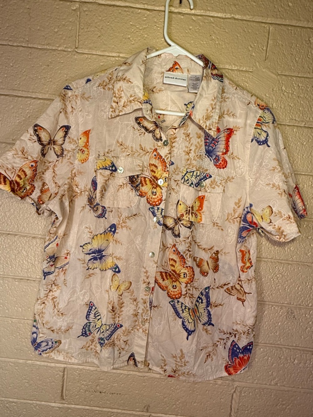 Alfred Dunner Cream Butterfly Print Short-Sleeve Button-Down Shirt